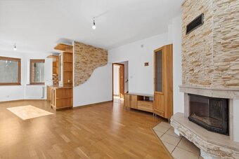 Krásny a kvalitne postavený 5 izbový rodinný dom so zimnou z - 11