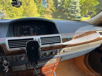 BMW 760i - 11
