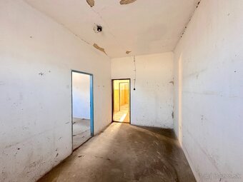 480 m2 hospodárska budova / sklad 20 min od Komárna - 11
