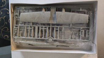 Modely + autíčko na diaľkové ovládanie - 11