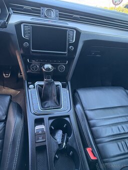 Volkswagen Passat Variant 2.0  R-Line - 11