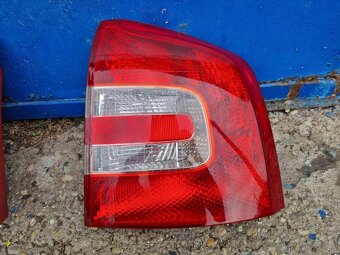 PREDAM ZADNE SVETLA SKODA OCTAVIA 2 sedan aj combi - 11