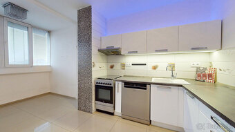 🏆 TOP MAKLÉR ponúka 3-izbový byt na Budatínskej 77 – 8. posc - 11