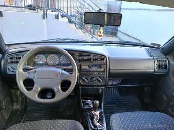 Volkswagen Passat B4 1.8 benzín CL 66KW - 11