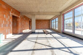 PREDAJ: POLYFUNKČNÁ NOVOSTAVBA VO ZVONČÍNE - 11