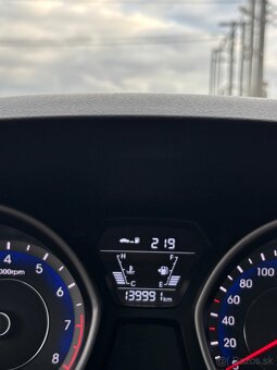 Hyundai Elantra - 11