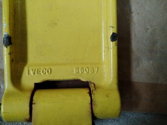 Iveco Daily, zadní dveře a panty - 11