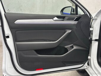 VW Passat Kombi GTE 1.4 TSI 160kw MATRIX LED,NELAKOVANÉ - 11