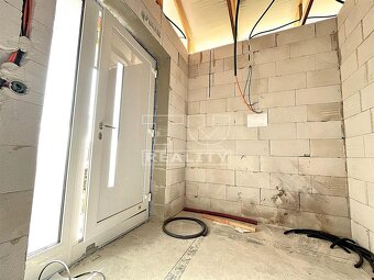 REZERVOVANÉ. Rozostavaný rodinný dom v štádiu hrubej... - 11