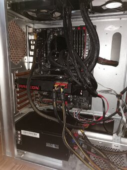 Predám straší počítač - nefunkčný - 11