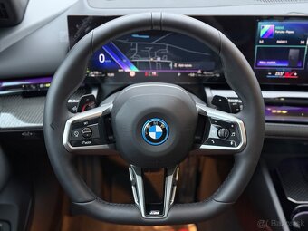 BMW 550e xDrive Touring M Sport, B&W, Pano, Ťažné, HUD - 11