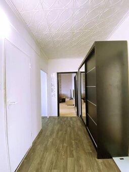 3,5 izbový byt 74m2 s balkónom, zariadený. Sereď - Námestie  - 11