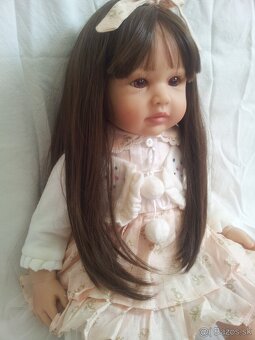 Realisticka babika v marhulkovych satach - 11