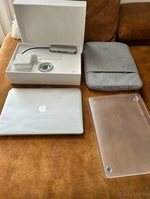 ZÁRUKA / APPLE MacBook Air M1 Silver / 256GB SSD / 8GB RAM - 11
