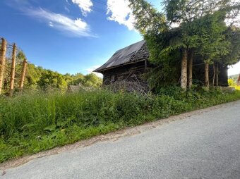 Predaj pozemok s drevenicou o rozlohe 585m2 v obci Lutiše - 11