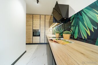 REZERVOVANÉ SLNEČNÝ A ŠTÝLOVO ZARIADENÝ 2-IZBOVÝ APARTMÁN - 11