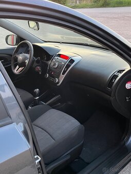 KIA Ceed Combi 1.6 CRDi = 85kW r.v 2012, Top Stav = - 11