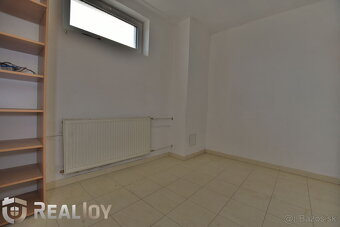 Exkluzívna ponuka: Firemný priestor so skladom a nádvorím v  - 11