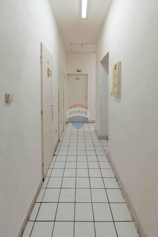 Na predaj viacúčelová podnikateľská budova v centre obce Riš - 11