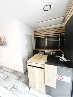 Na prenájom presklený priestor v centre Lučenca - 11