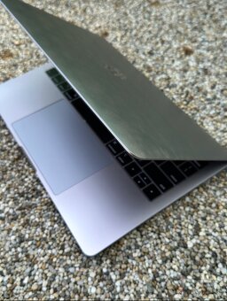 MacBook PRO 13, 500GB, 16GB, i7 touchbar - 11
