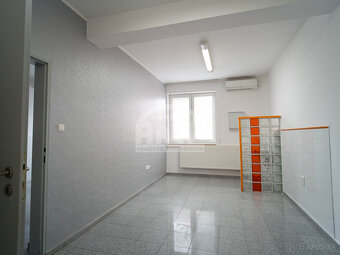 Komerčná budova v širšom centre mesta Vranov nad Topľou - 11