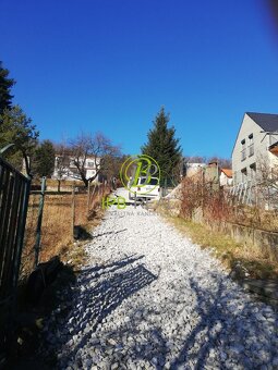 Pozemok s murovanou chatou v Rači - 11