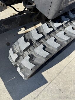 Predám garážovaný báger Bobcat E20, prvý majiteľ. TOP STAV - 11