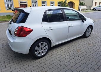 Toyota Auris 1,4 D4-D nafta manuál 66 kw - 11
