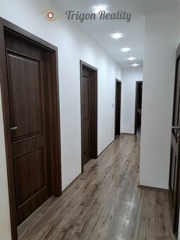 Dvojgeneračný rodinný dom s dvojgarážou - 11