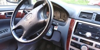 Toyota Avensis Verso 2.0 vvti LPG - 11