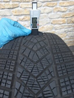 BMW iX zimní 20 Styling 1002 Goodyear 235 60 DOT2922 8mm - 11