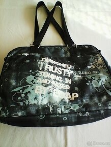 Kabelky a tašky - 11