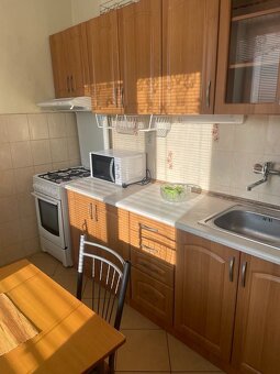 Ponúkame na predaj zrekonštruovaný 3-izbový byt s balkónom n - 11