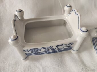 Porcelánová dóza na bonbóny,cibulák, Dubí, limitka - 11