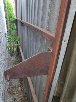 Predám nábytok, PVC rúru a garážovú bránu - 11