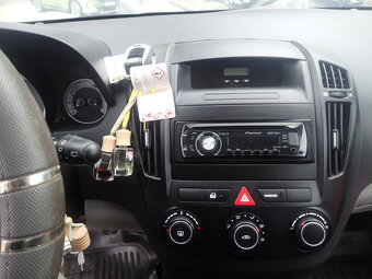 KIA CEED 1,4 EX 2009 - 11
