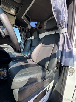Mercedes-Benz Sprinter odťahový špeciál so spaním - 11