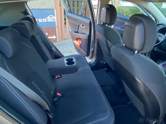 KIA SPORTAGE 2,0 CRDi - 11