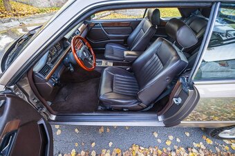 Mercedes-Benz W124 300 CE - 11