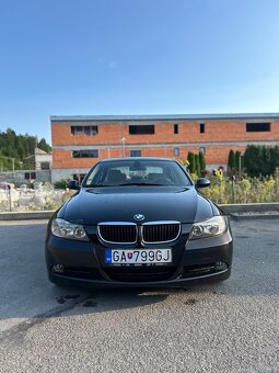 BMW E90 320i (2005) - 11