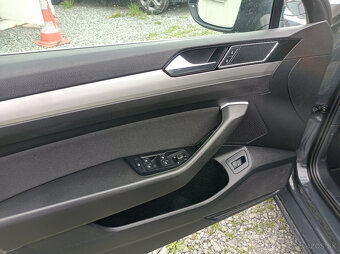 Volkswagen Passat, 110kw,APP,NAVI,r.2017,automat - 11