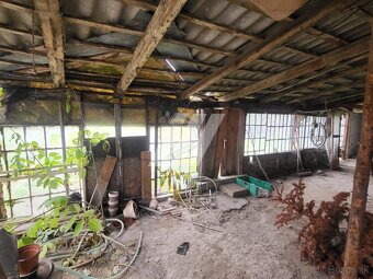 Na predaj: starší rodinný dom v obci Nesvady - 11