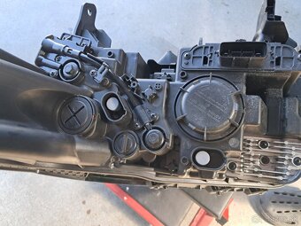 Ľavý predný svetlomet Kia ev9 - 11