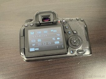 Canon EOS 6D II - 11