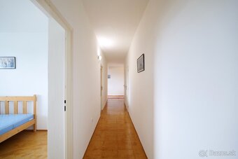 Veľký 3-izbový byt s terasou a panoramatickým výhľadom - 11