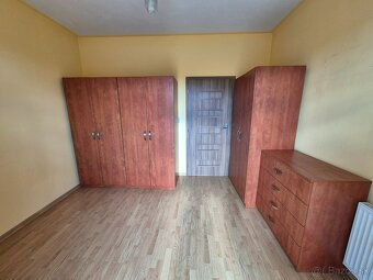 NA PREDAJ 2i byt v lukratívnej časti obce NEMŠOVÁ - 11