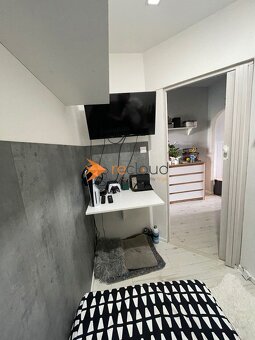 Prakticky riešený 2-izbový byt s extra miestnosťou - 11