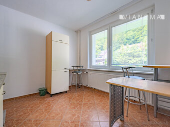 NA PREDAJ výnimočný 2-izbový byt, 74m2,Tr. Teplice, časť SNP - 11