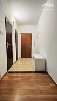 Štýlový 2-izb. byt s balkónom v absolútnom centre Lučenca - 11